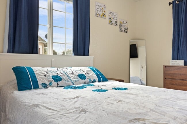 Building Photo - 600 Greeneich Ave