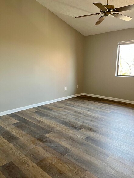 Master bedroom with vaulted ceilings and attached bathroom - 104 Turtle Creek Rd