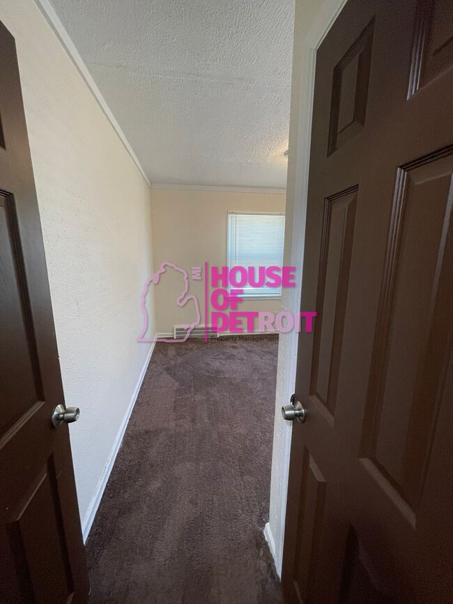 Building Photo - 3 BEDROOM | 1 BATH | FREE PRE SCREEN