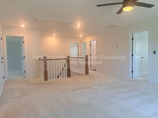 Building Photo - 16 Clear Creek Cir
