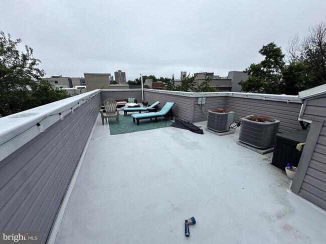 Building Photo - 1328 N 7th St