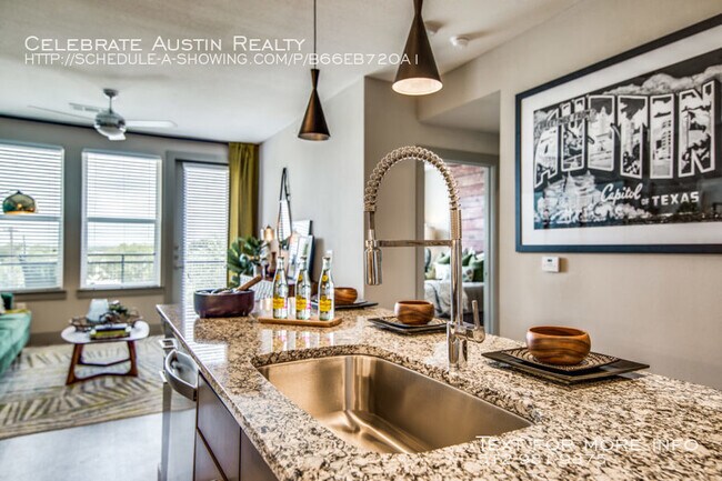 Building Photo - Aura Riverside