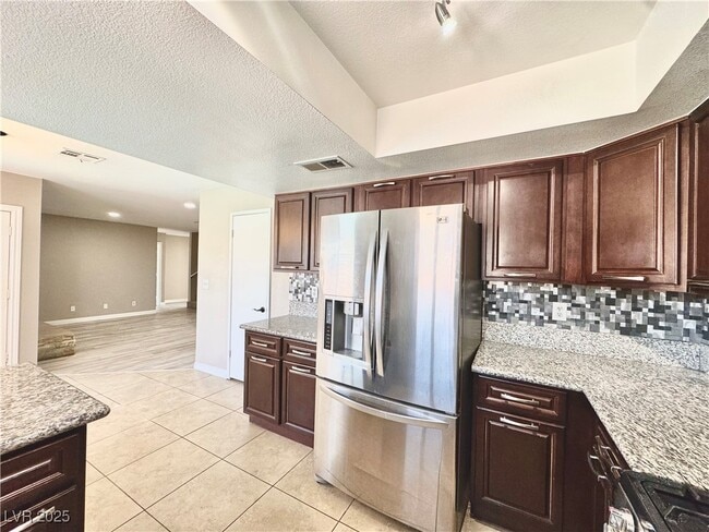 Building Photo - 5830 Deer Valley Dr