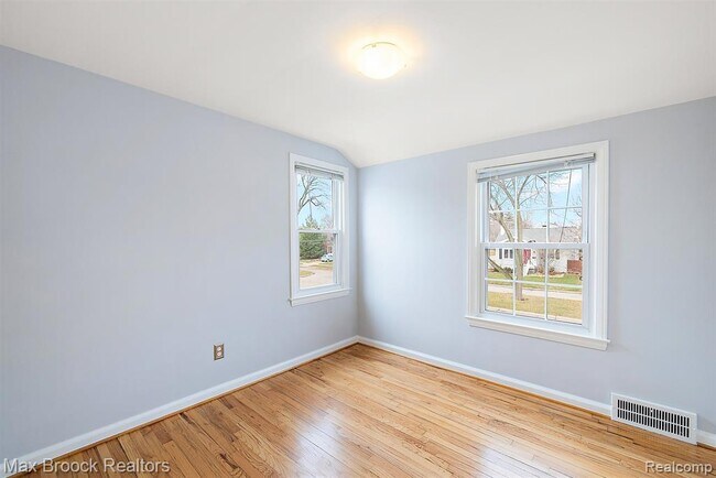 Building Photo - 1079 Larkmoor Blvd