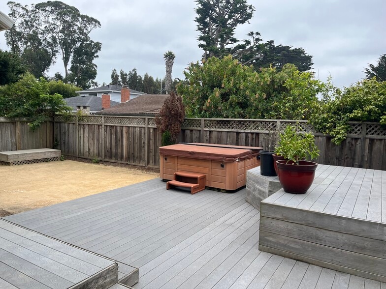 Back Yard - 430 3rd Ave