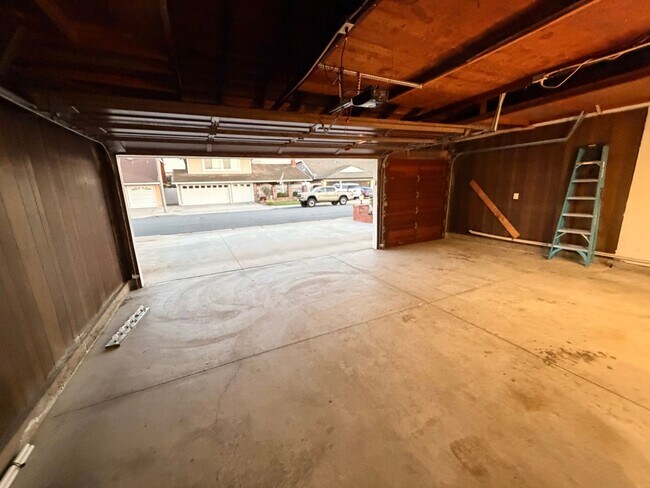 Building Photo - Beautiful 4 Bedroom 3 Bathroom La Palma House For Rent!