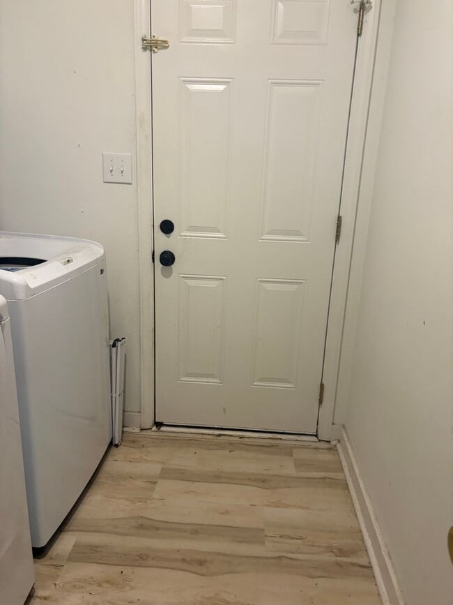 Building Photo - 105 Lenwood Ct
