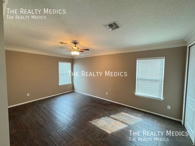 Building Photo - 15764 Ave Of The Arbors