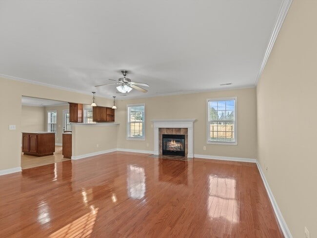 Building Photo - 4807 Creston Ct SE