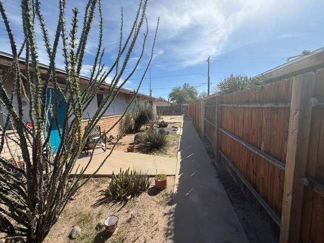 Building Photo - 2510 E Eastland St