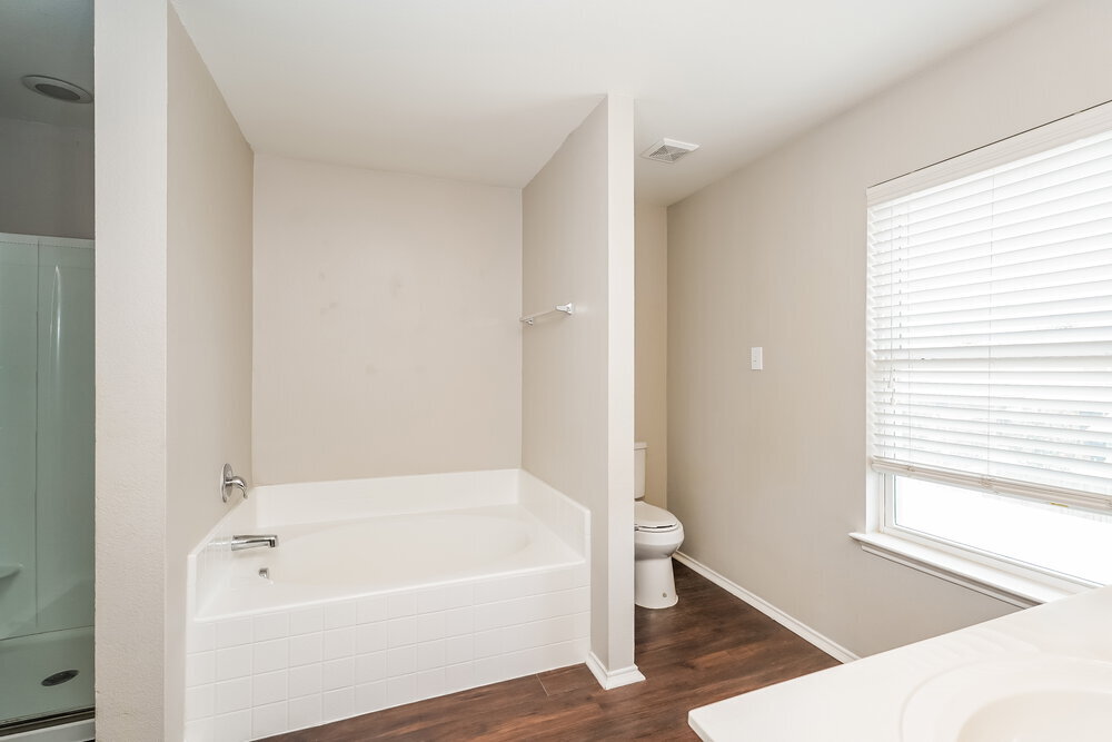 Building Photo - 5000 Caraway Dr