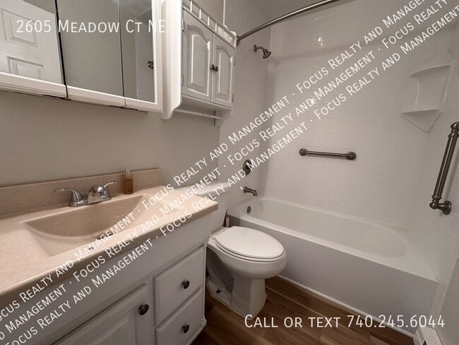 Building Photo - 2605 Meadow Ct NE