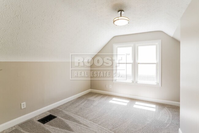 Building Photo - Great Three Bedroom and One Bath Single Family Home
