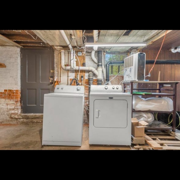 Building Photo - 15 Hackmatack St