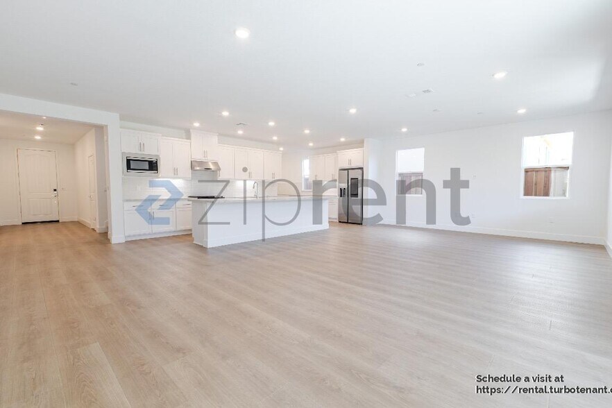 Building Photo - 443 Royal Nat'l Rd