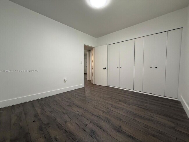 Building Photo - 1330 NE 133rd St