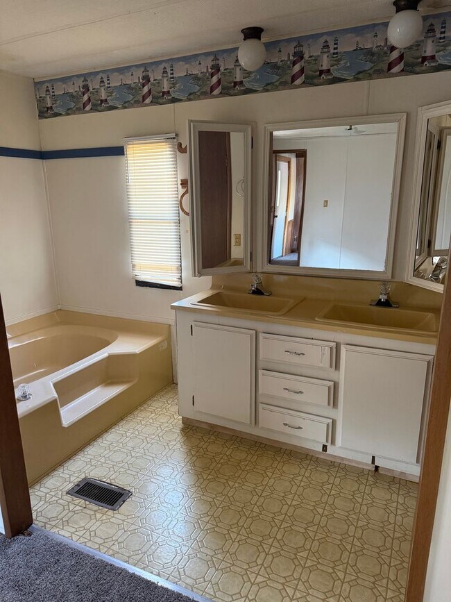 Building Photo - 662 Shippensburg Rd