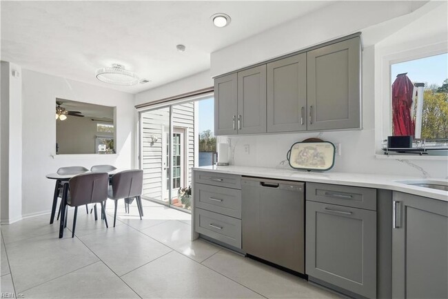 Building Photo - 1721 Chestwood Dr