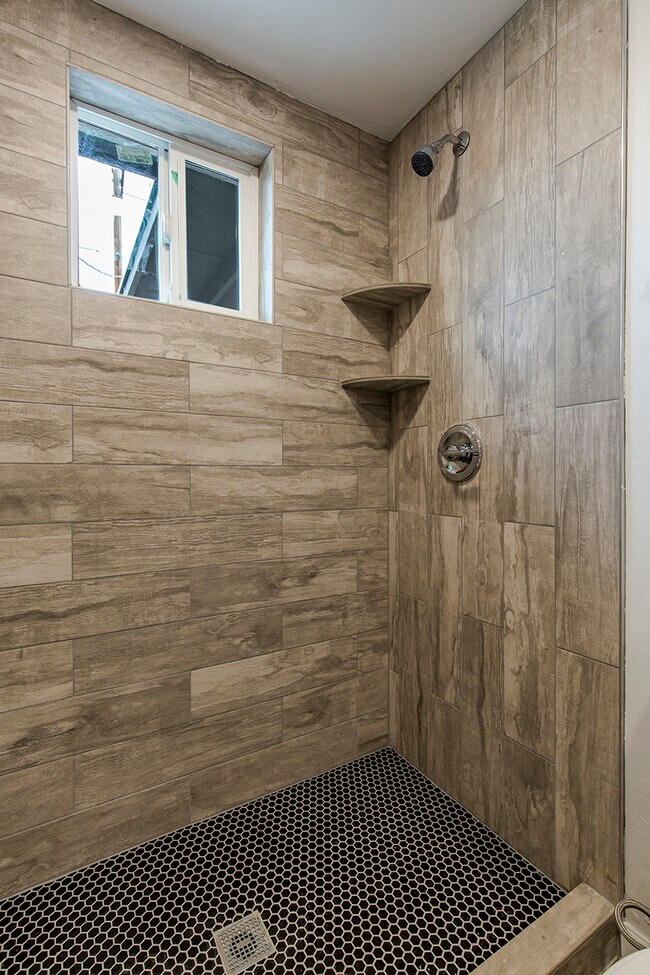 Building Photo - 4535 E 14th St