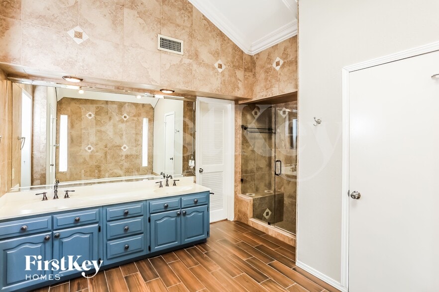 Building Photo - 4504 Francisco Ct