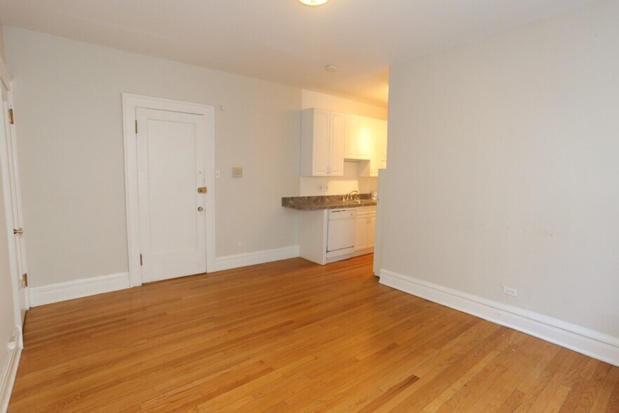 Building Photo - 665 W Melrose St