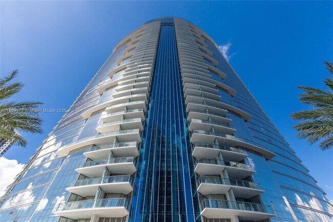 Building Photo - 851 NE 1st Ave