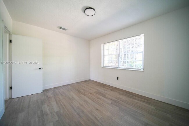 Building Photo - 533 NE 67th St
