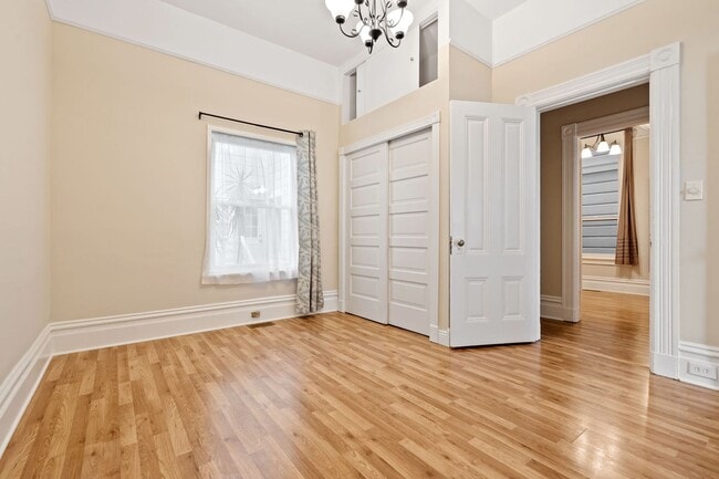 Building Photo - 2 Bed, 1 Bath Noe Valley Flat w Office + G...
