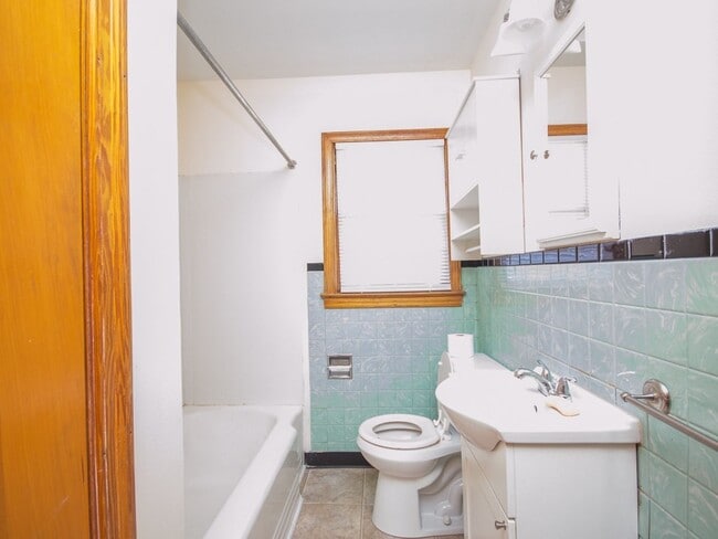 Building Photo - Great Location in Athens City