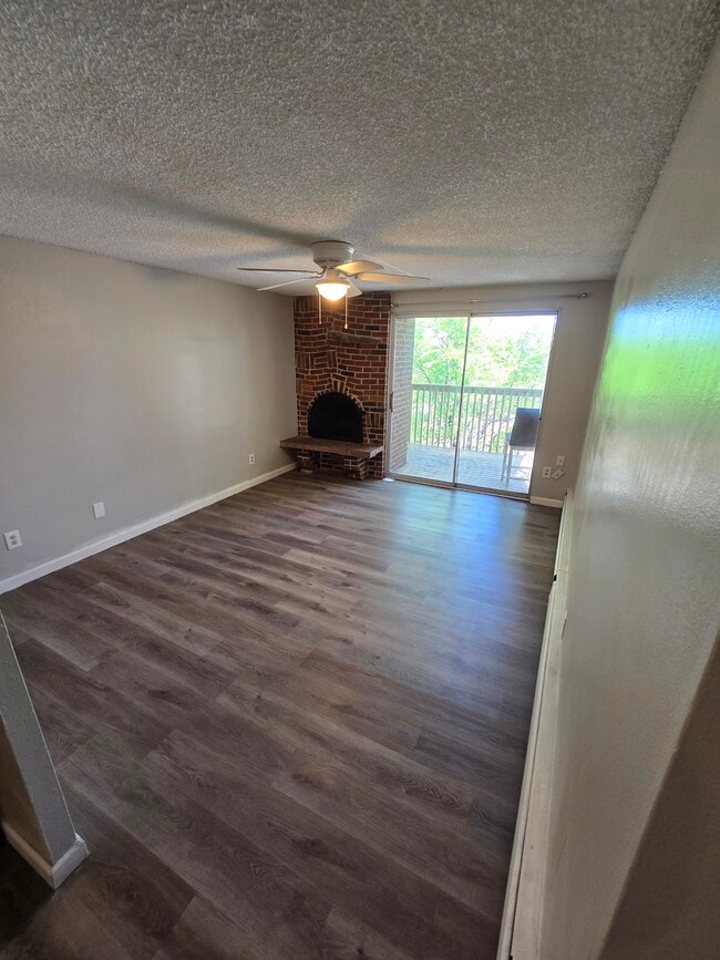 Building Photo - 1304 S Parker Rd