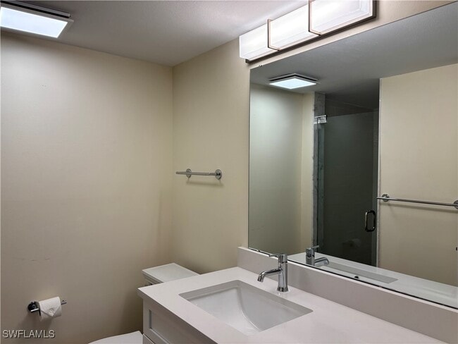 Building Photo - 900 8th Ave S