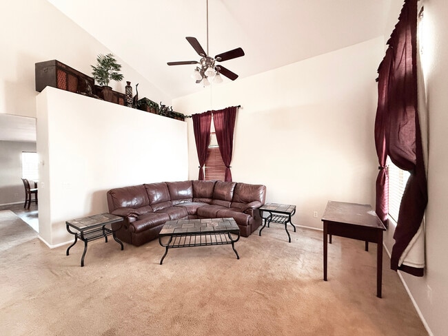 Building Photo - 1504 E Leslie Ave