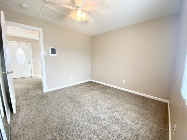 Building Photo - Euclid (Saulo Trust)