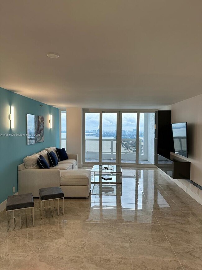 Building Photo - 1717 N Bayshore Dr