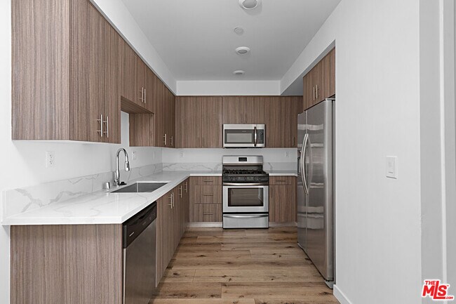 Building Photo - 5229 Willowcrest Ave