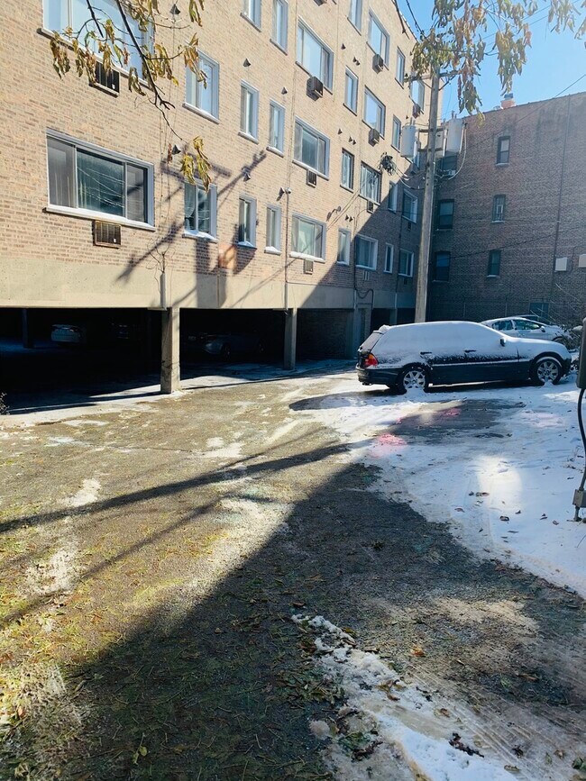 Building Photo - 7120 N Sheridan Rd