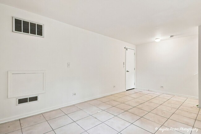 Building Photo - 259 W Whispering Oaks Ln