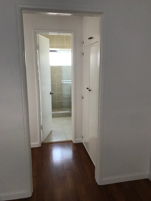 Building Photo - 940 S Venice Blvd