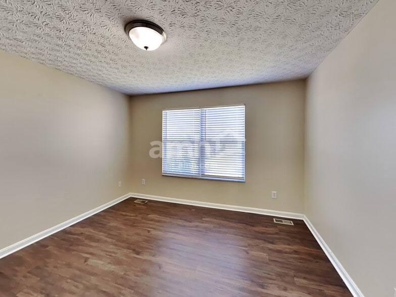 Building Photo - 10136 Corona Ln