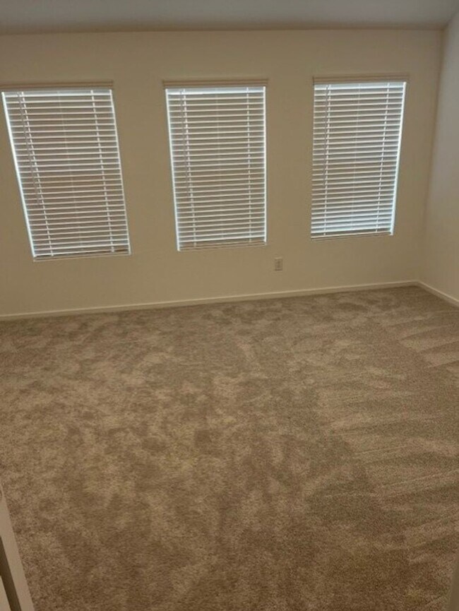 Building Photo - Charming 4BR Brand New House in League City