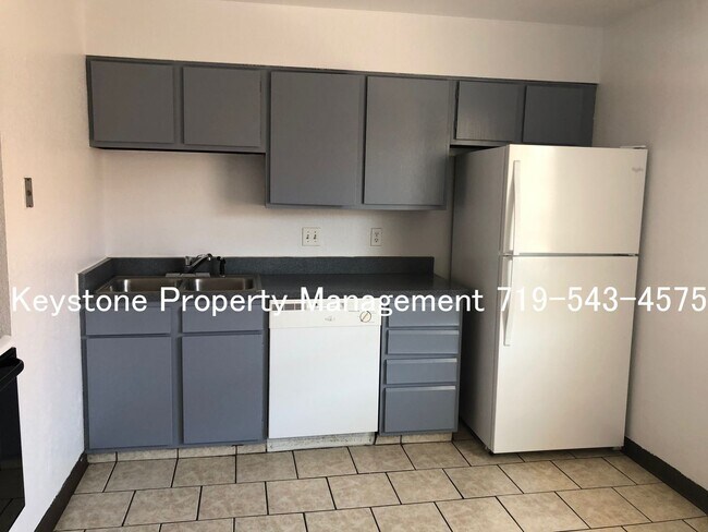 Building Photo - $525 OFF Move In Special! Well Maintained Apartment - Near CSUP 2 Bed/1 Bath $1050/$1050