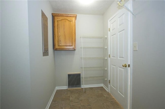 Building Photo - 2421 Sherrie Ln SW