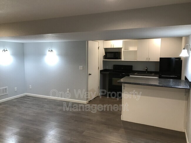 Building Photo - 7226 W 20th St Ln