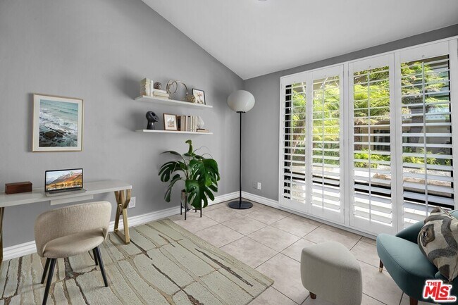 Building Photo - 7301 Vista Del Mar