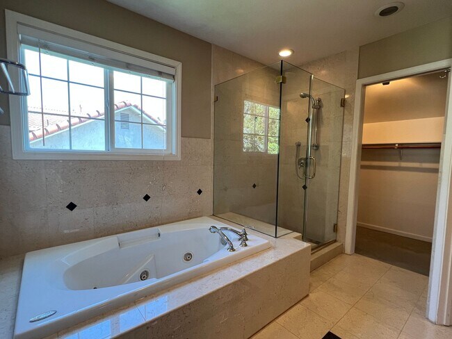 Building Photo - Immaculately Remodeled 5 Bedroom 2.5 Bath Almaden Gem