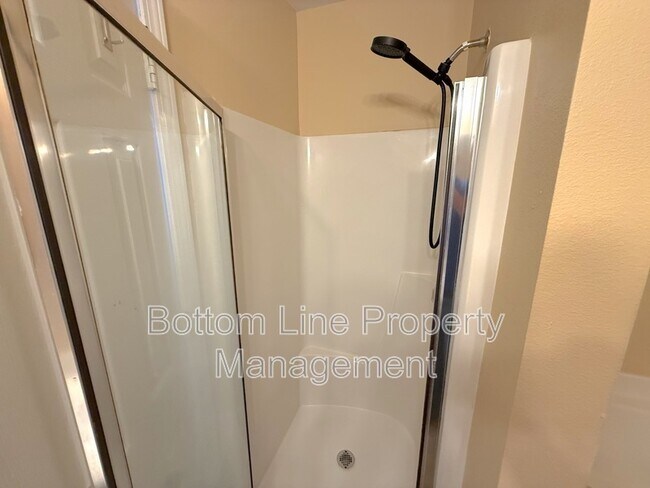 Building Photo - 8125 Rosberg Ln