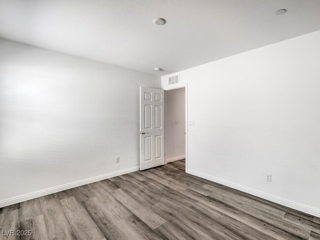 Building Photo - 6077 Castle Gardens Ave