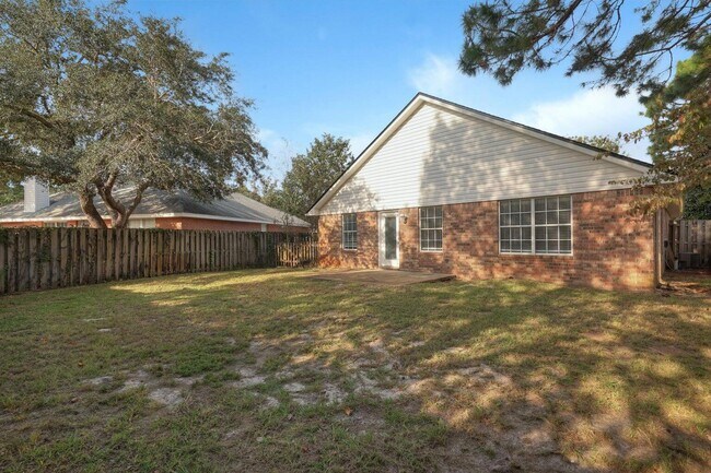 Building Photo - 349 Louise Cir