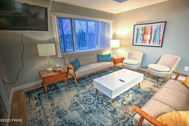 Building Photo - 413 Sunset Forest Dr