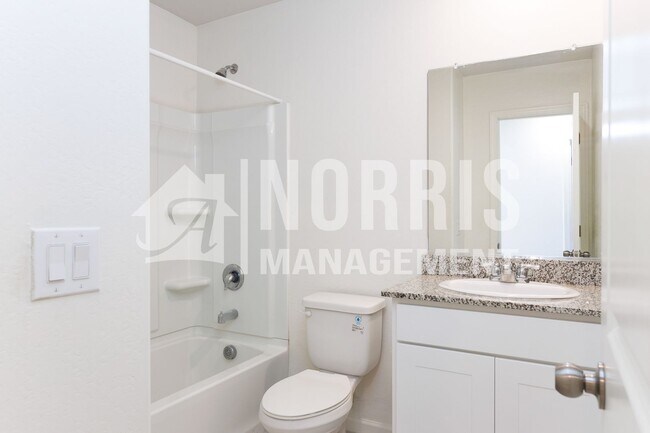 Building Photo - Newer Home in Eloy